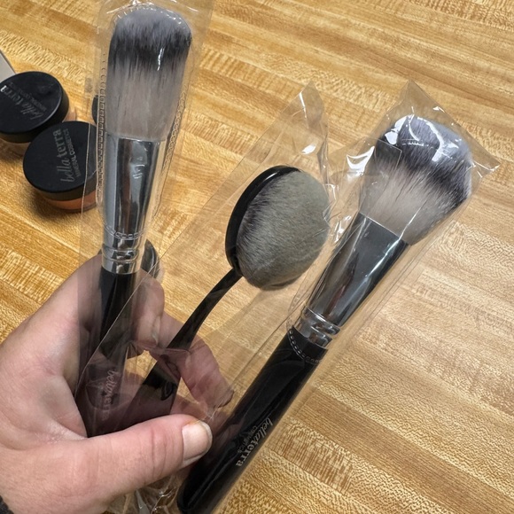 Bella Terra Mineral Makeup - Picture 7 of 8